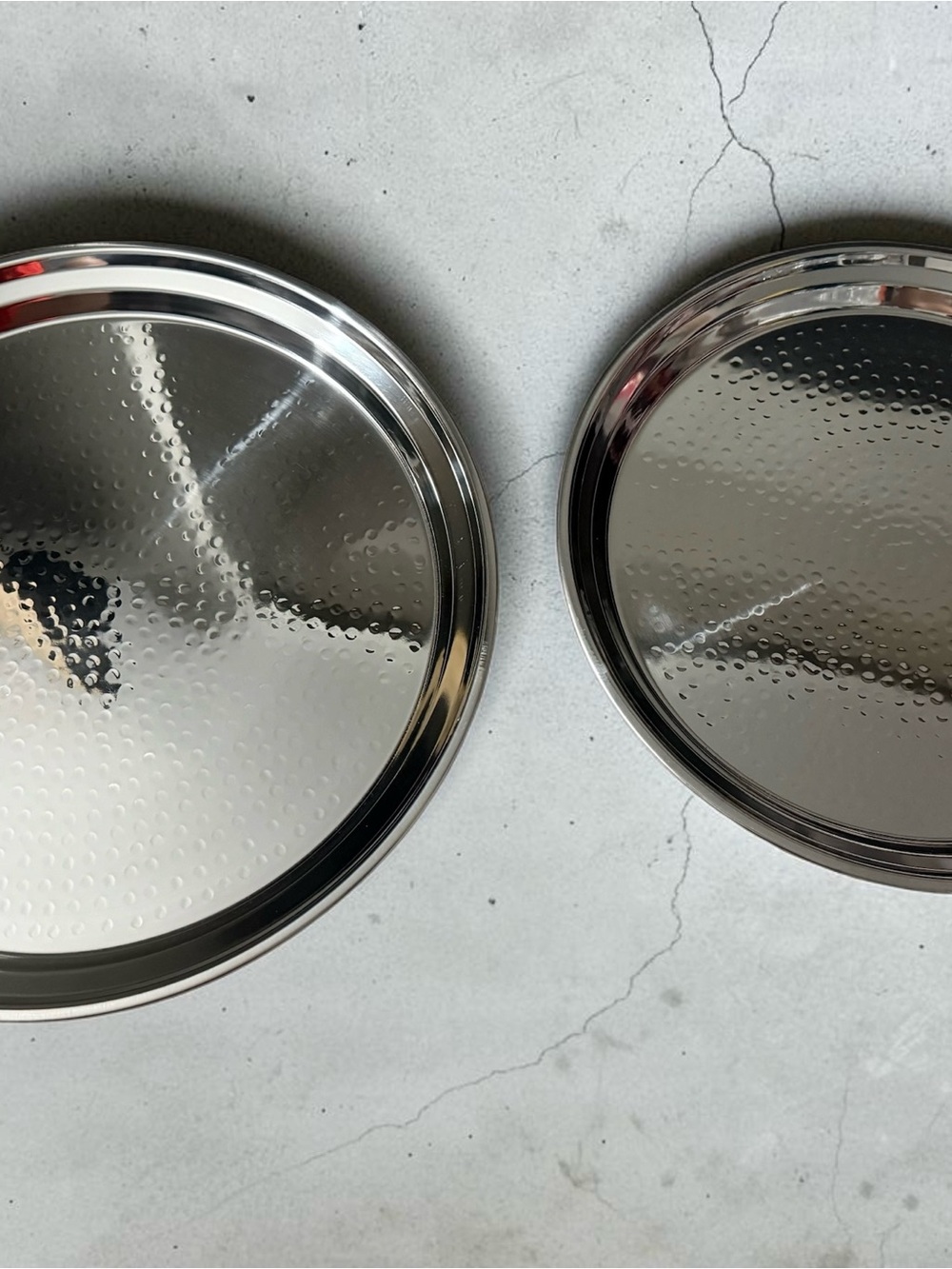 Colleta tray Set of Two Hammered Stainless Steel Round Trays - Silver